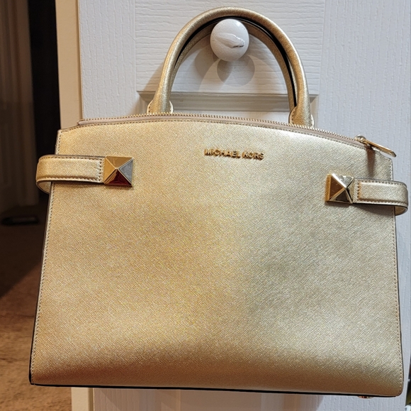 Michael kors handbag. - Picture 1 of 5